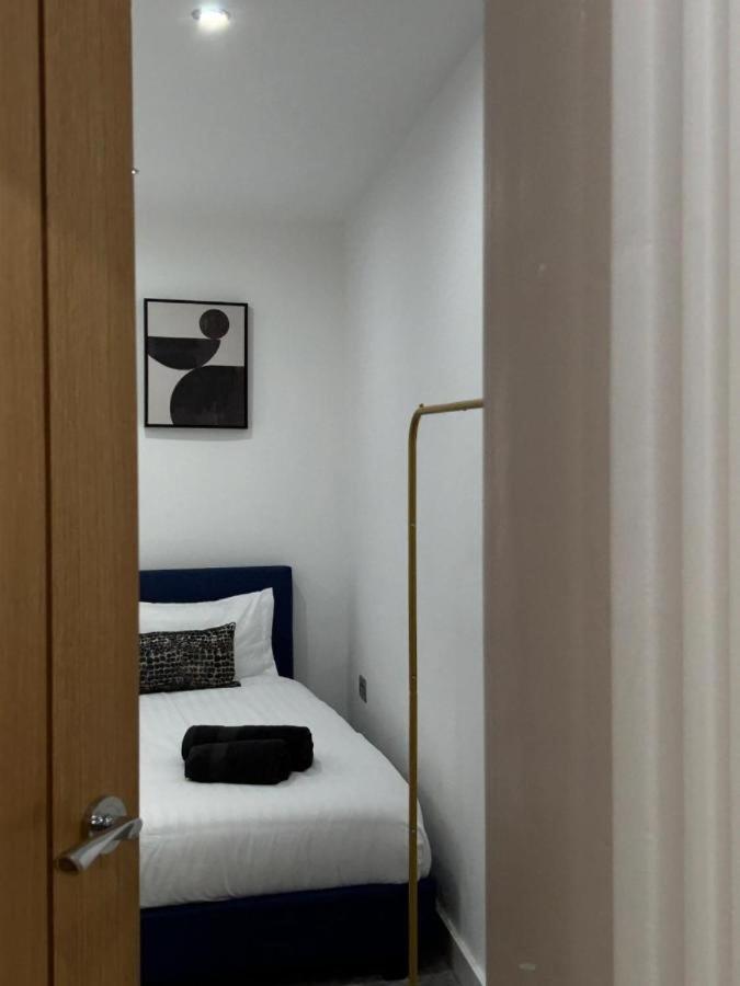 Contemporary 2br In Center Apartment
