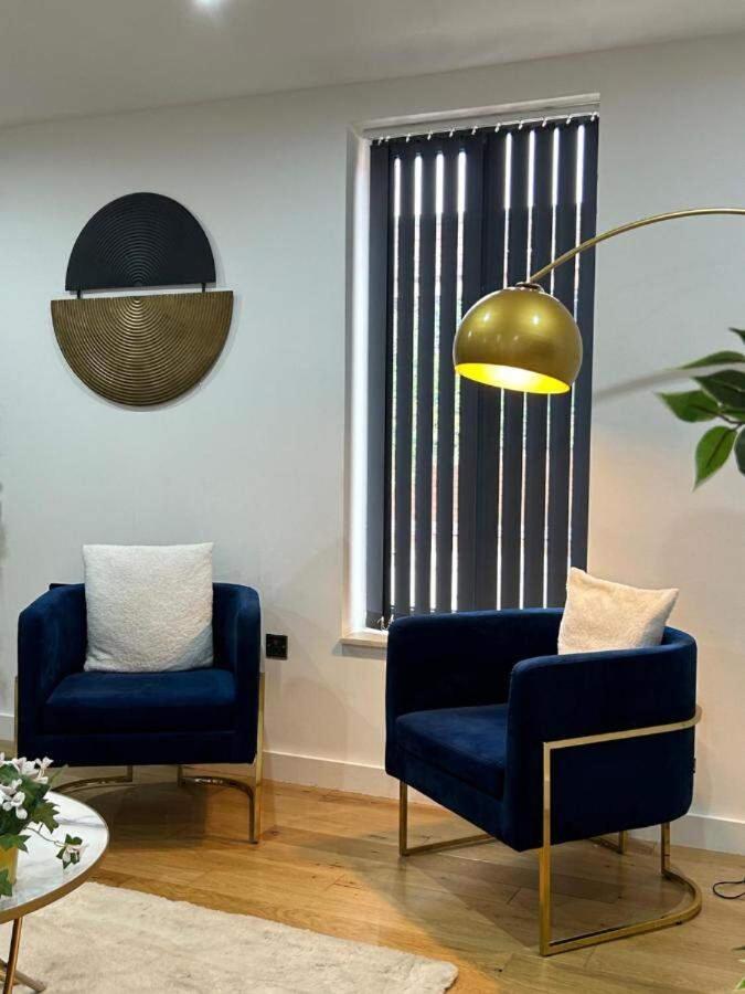 Contemporary 2br In Center *