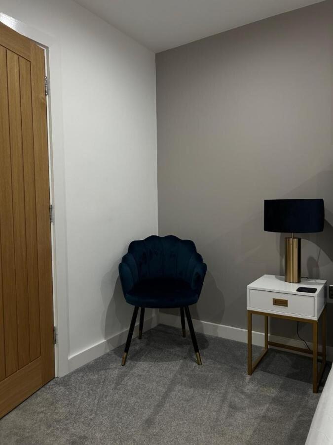 Contemporary 2br In Center *