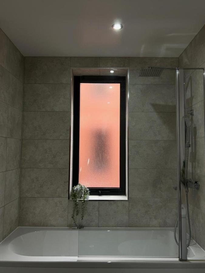 Contemporary 2br In Center Apartment Birmingham