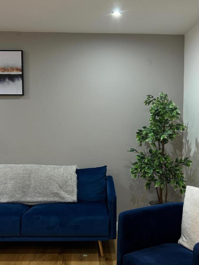 Contemporary 2br In Center *